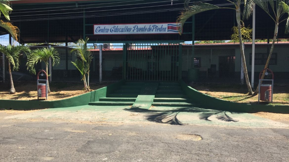 Escuela Puente de Piedra