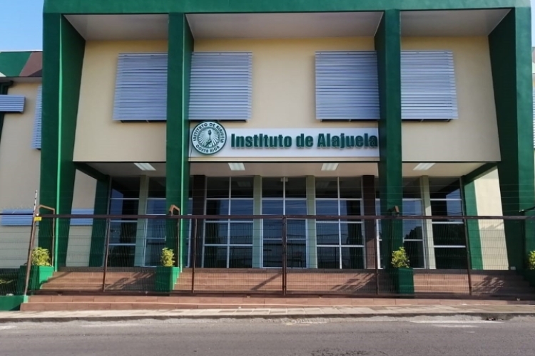 Edificio principal del Instituto de Alajuela