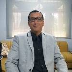 Señor sonriente.