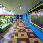 Pasillo y plantas